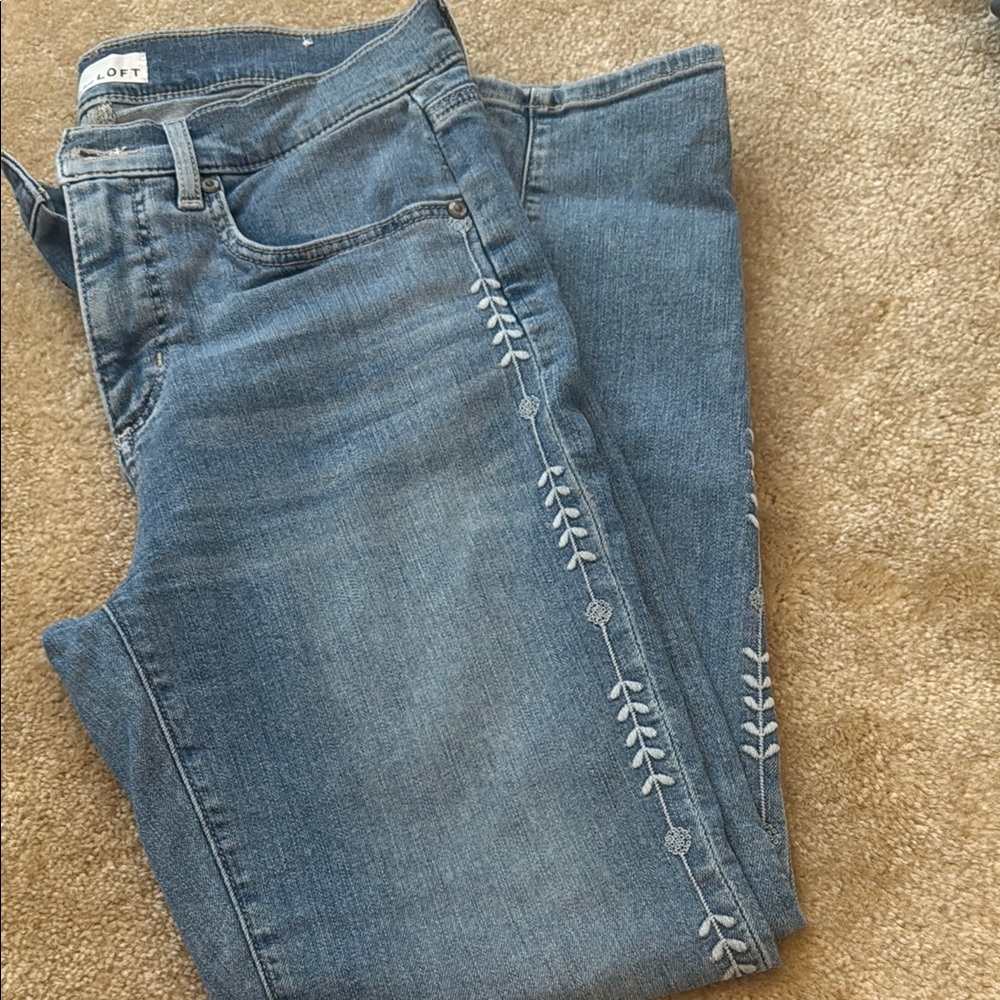 LOFT Blue skinny crop with details